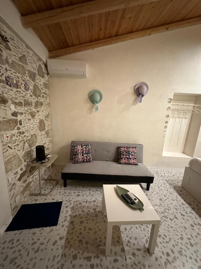 Готель Cocooning Blue House Elafonisi Vathi  Екстер'єр фото
